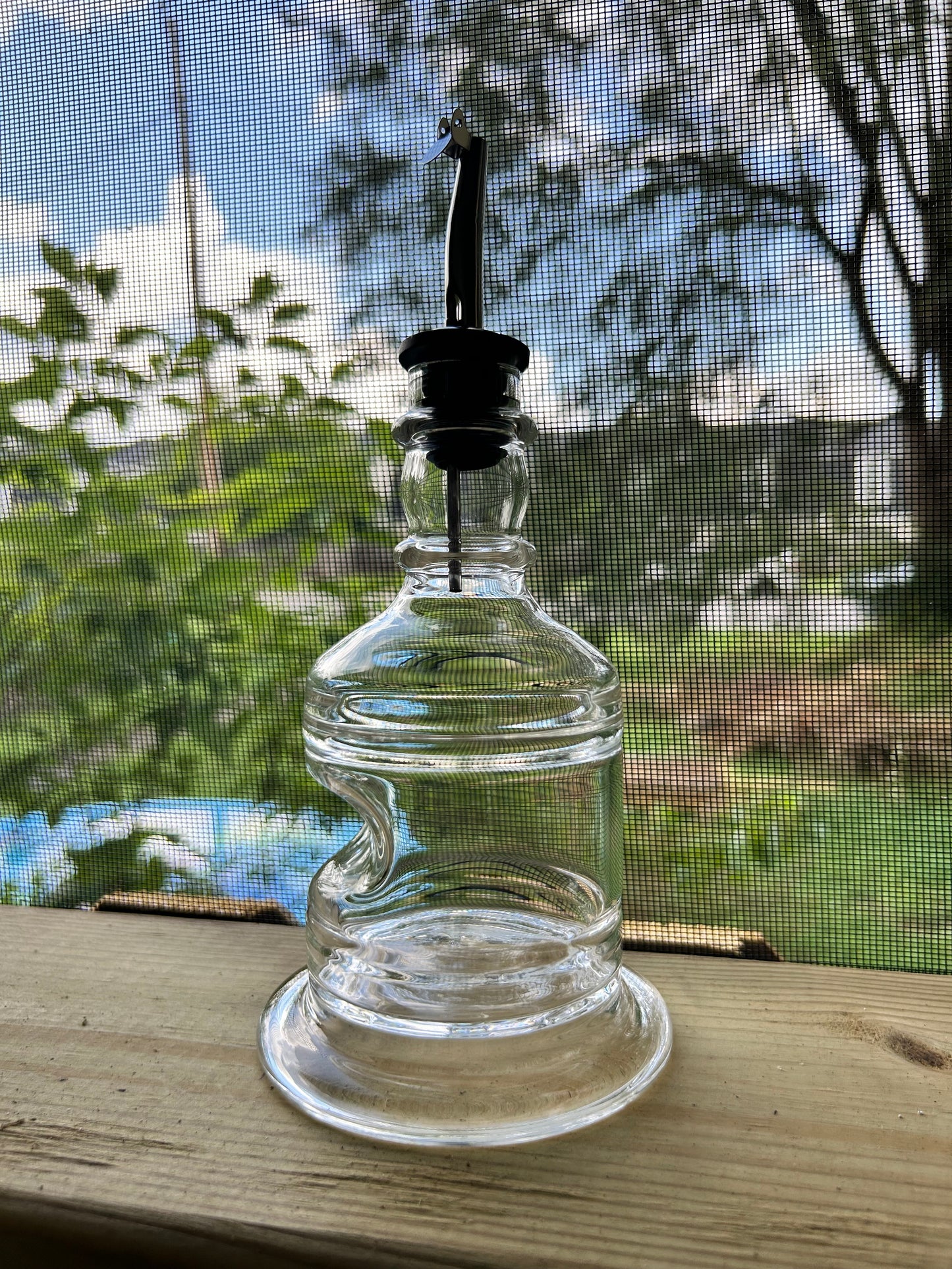 oil/vinegar bottle with thumb grip