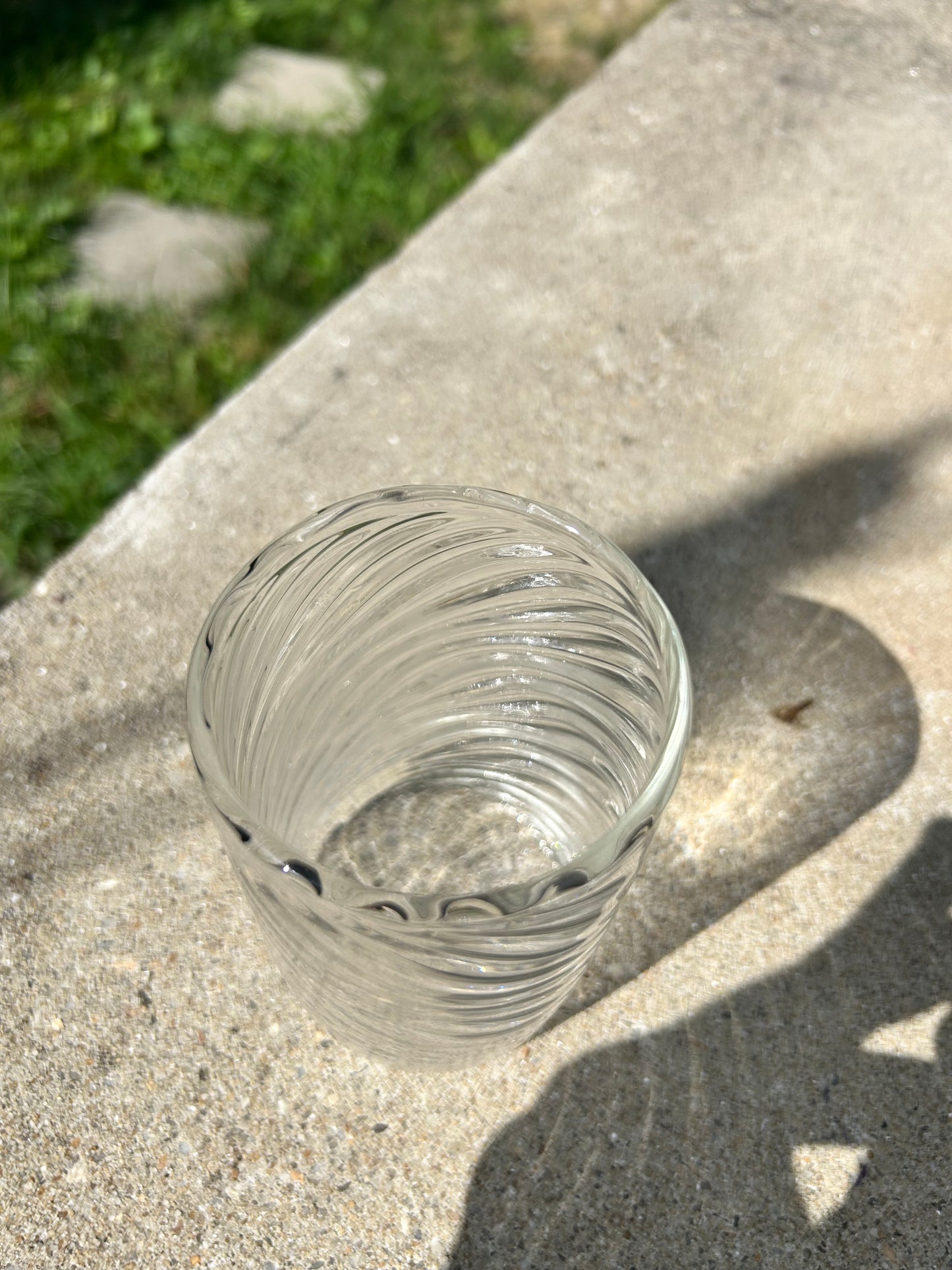 small scalloped tumbler
