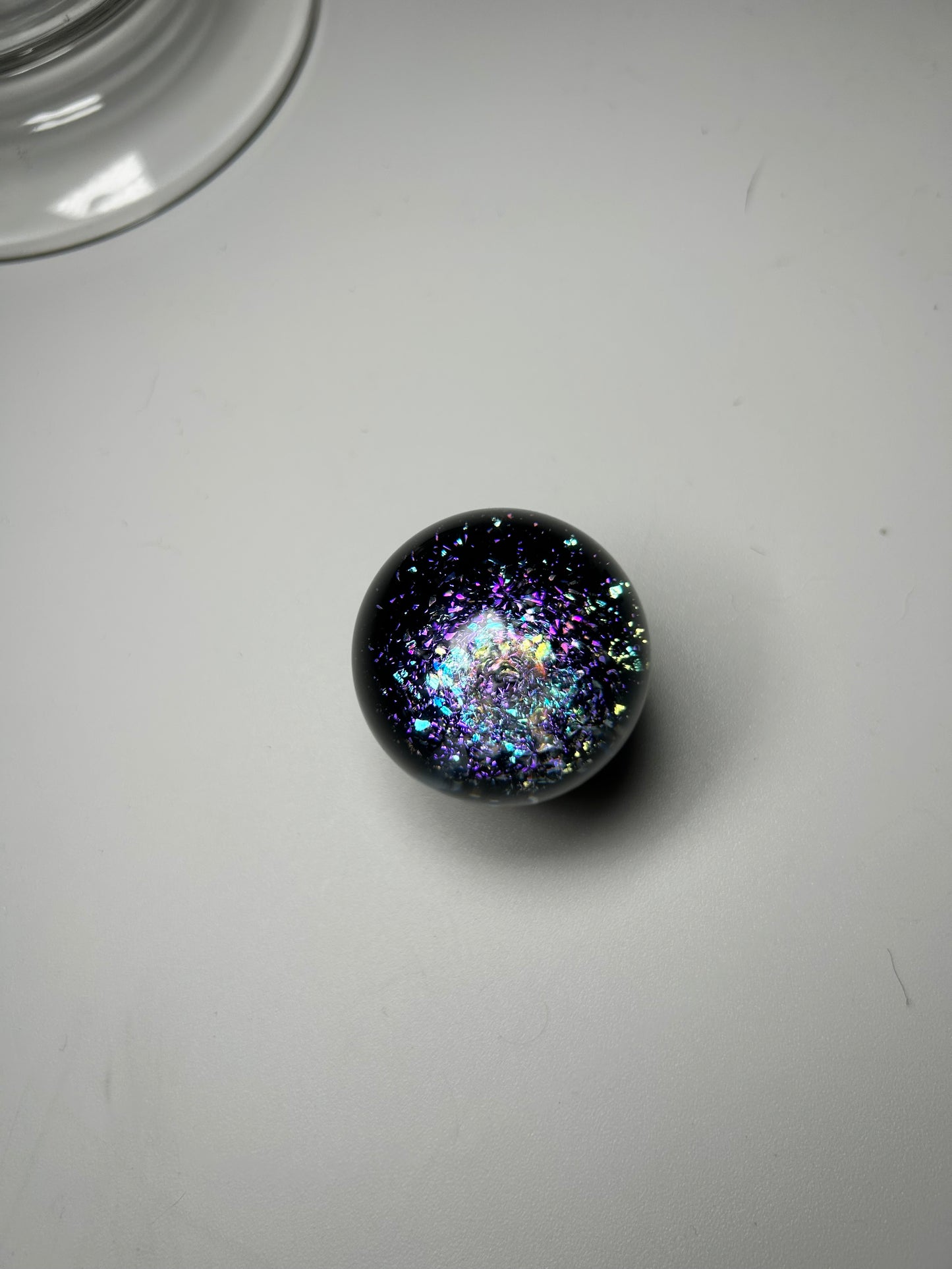 decanter with dichro stopper